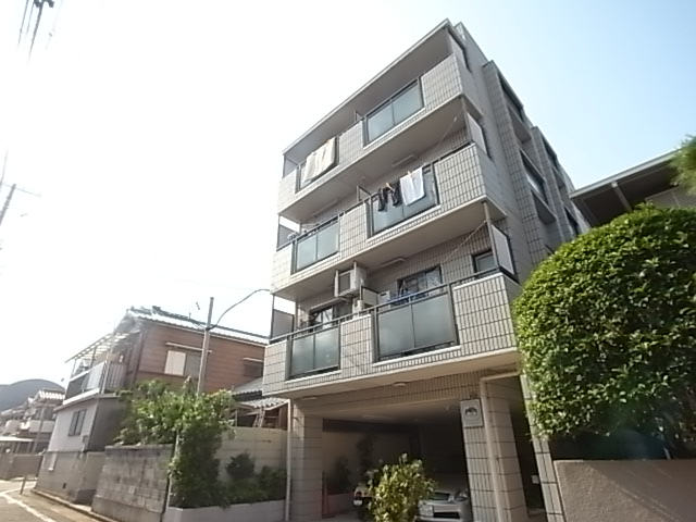【神戸市垂水区馬場通のマンションの建物外観】