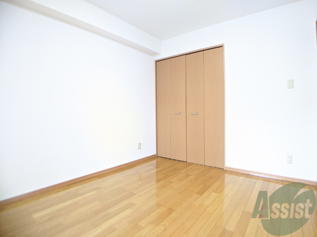 その他部屋・スペース　６帖の洋室です。日差しがあり明るい印象でした。