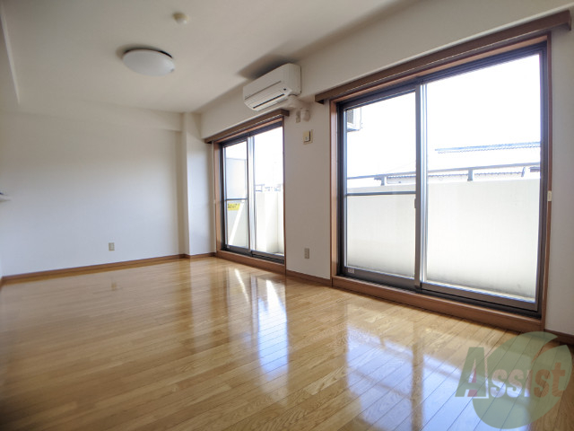 居室・リビング　広くてきれいなＬＤＫが広がっていて居心地が良さそうですね。