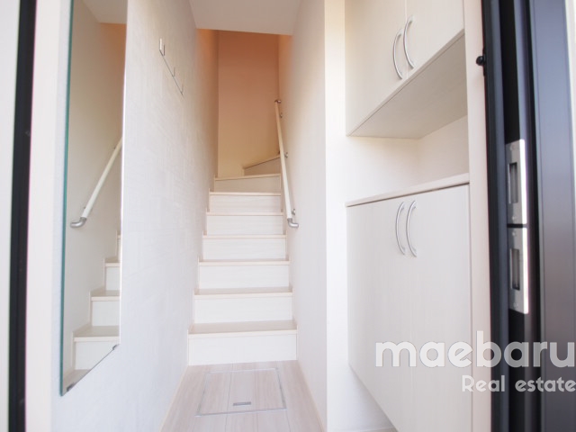 玄関　1階が玄関の内階段タイプ