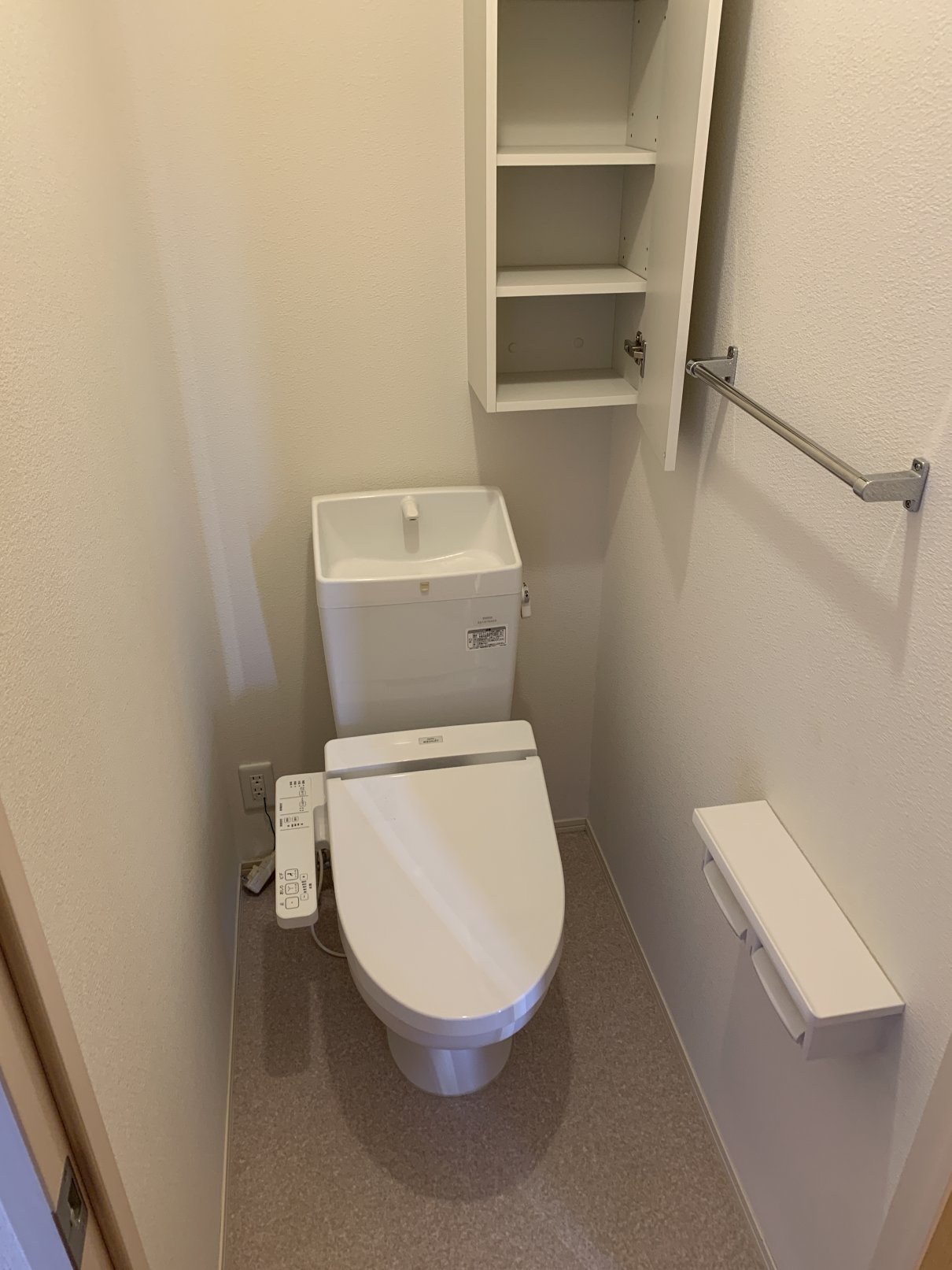 トイレ　温水洗浄便座付トイレ