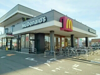 飲食店　マクドナルド一宮インター店（飲食店）まで446m