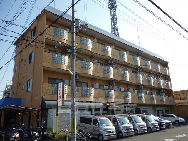 京都市南区吉祥院前河原町のマンションの建物外観