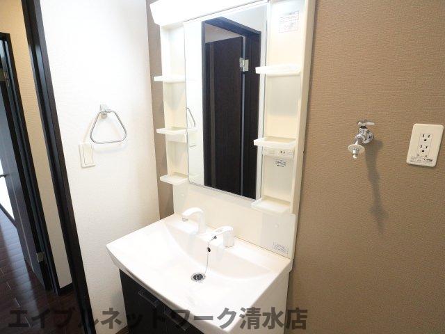 洗面設備　コンパクトで使いやすい洗面所