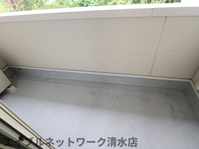 バルコニー　暖かな日差しのふりそそぐバルコニー