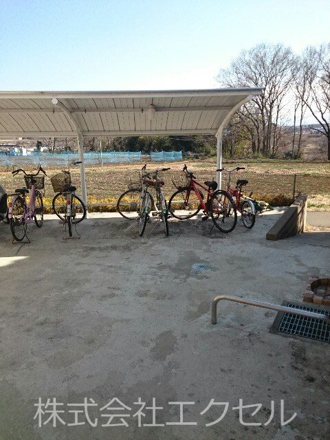 その他共有部分　屋根付きの駐輪場です。