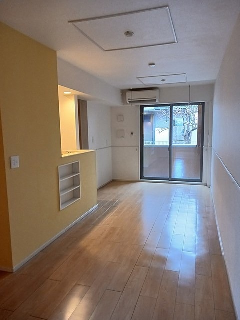 居室・リビング　明るいリビングです。