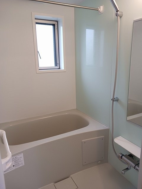 バス・シャワールーム　追焚き機能付きの浴室です。