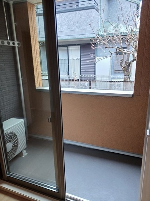 バルコニー　南西向きで日当り良好です。