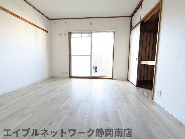 その他設備　おしゃれなリビングです