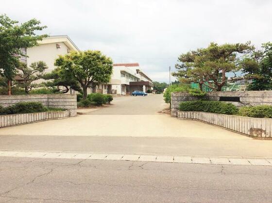 中学校　北上市立上野中学校（中学校）まで1735m