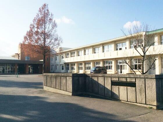 小学校　北上市立黒沢尻北小学校（小学校）まで463m