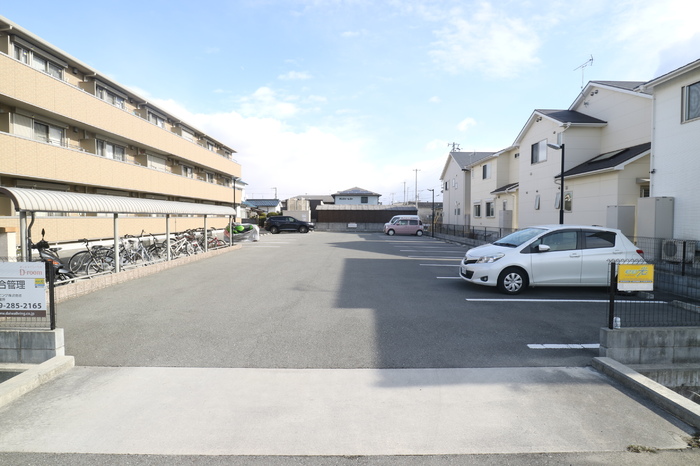 【姫路市町坪のアパートの駐車場】