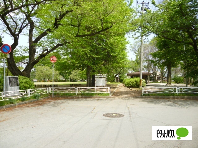 【メゾン・ルーセスの公園】