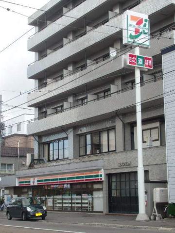 コンビニ　セブンイレブン（コンビニ）まで143m