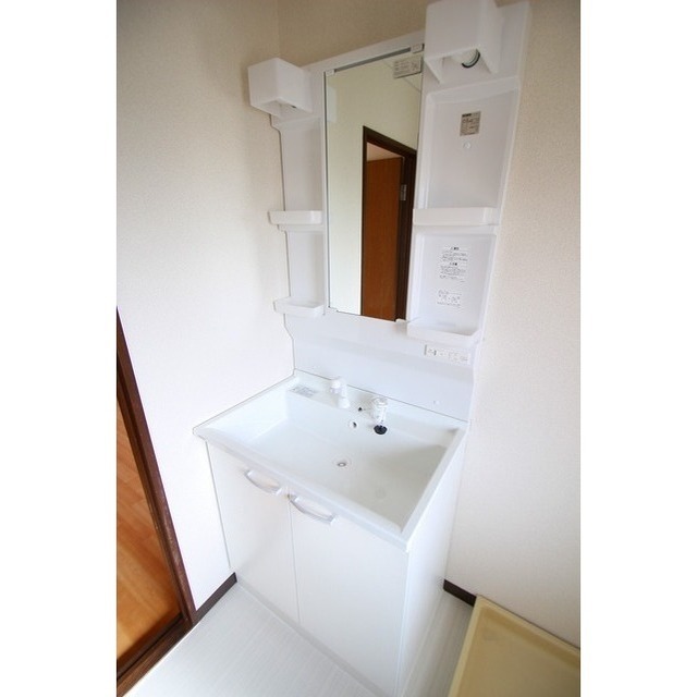 洗面設備　シャワードレッサー