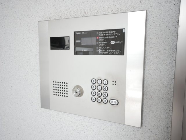 エントランス　★安心のオートロック式エントランスです★