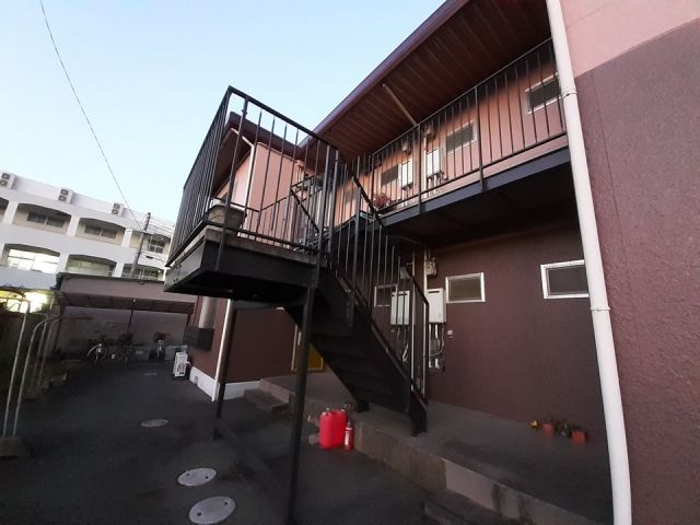 【磯城郡田原本町大字新町のアパートのエントランス】