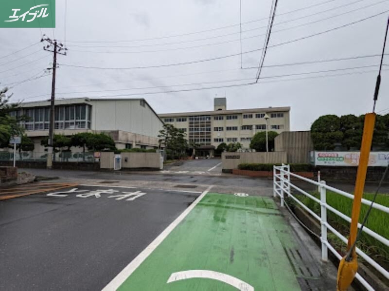 小学校　岡山市立中山小学校（小学校）まで1196m