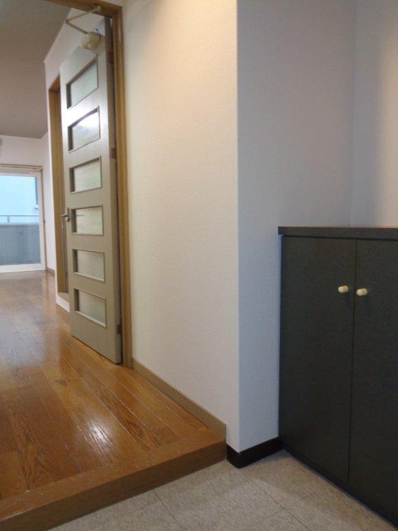 玄関　下足箱完備