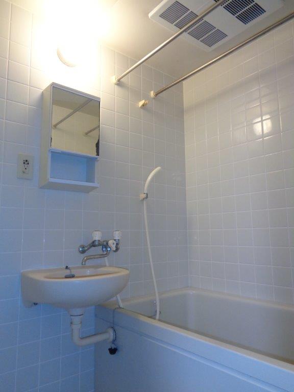 バス・シャワールーム　浴室乾燥機付きで快適