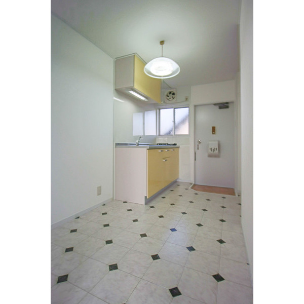 キッチン　同じ建物の別のお部屋