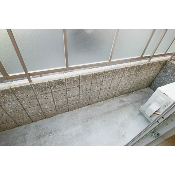 バルコニー　同じ建物の別のお部屋