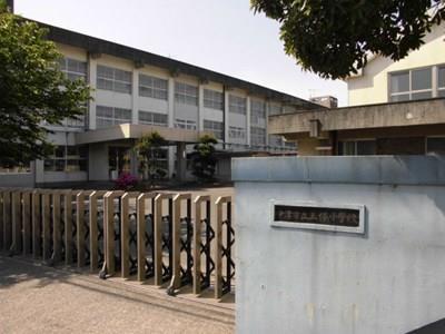 【ジュネスIの小学校】