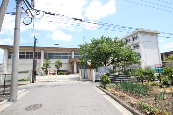 【広島市安佐南区東野のマンションの小学校】