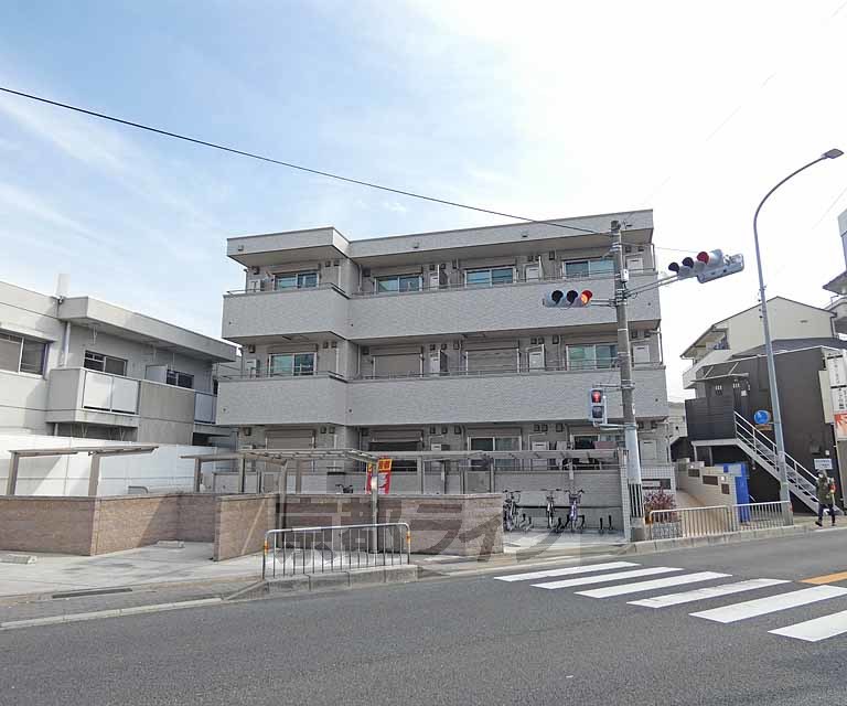 京都市伏見区向島本丸町のマンションの建物外観