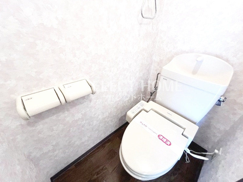 トイレ　落ち着いた色調のトイレです