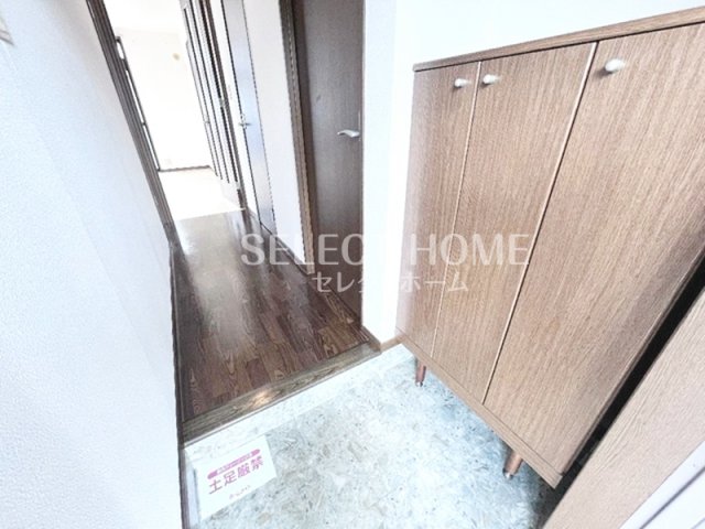 玄関　収納もある玄関です