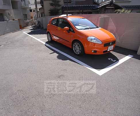 【山端マンションの駐車場】