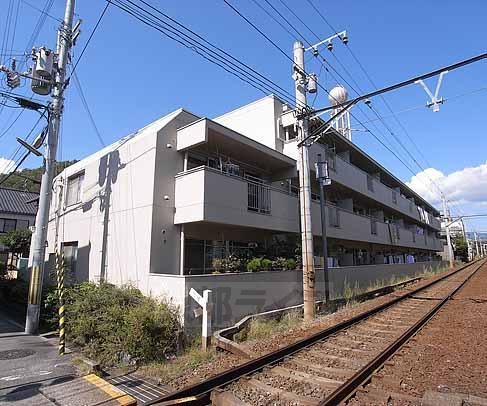 山端マンションの建物外観