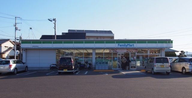コンビニ　ファミリーマート前田東店さん（コンビニ）まで850m