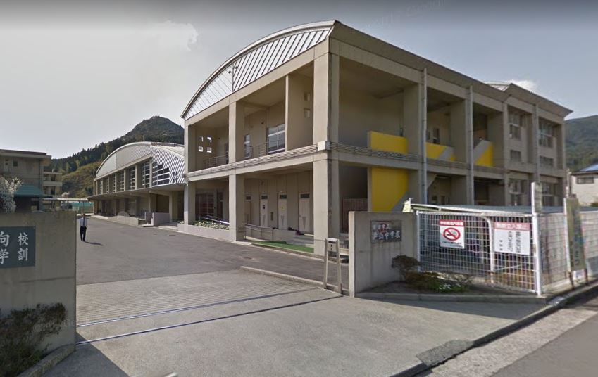 中学校　日田市立戸山中学校（中学校）まで670m