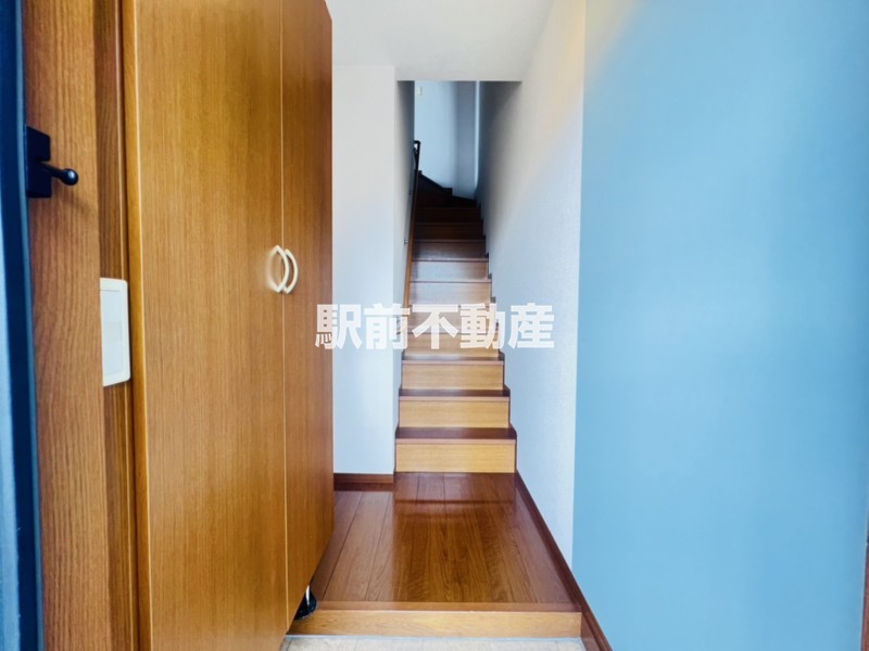 玄関　１階に玄関です♪