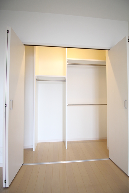 収納　６．４帖の洋室の収納です☆