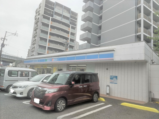 コンビニ　ローソン小倉田町店（コンビニ）まで400m