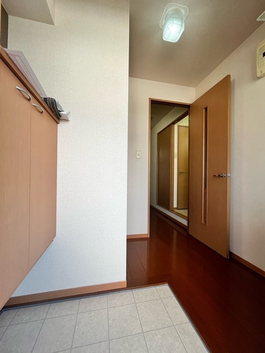 玄関　※別部屋参考画像