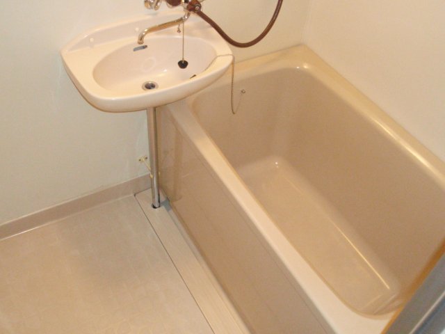 バス・シャワールーム　写真は別号室のものです。