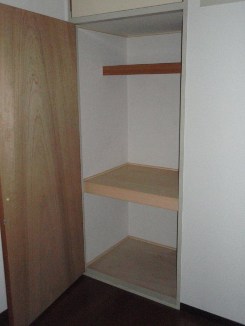 収納　写真は別号室のものです。