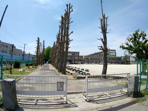 小学校　船橋市立三山小学校（小学校）まで607m