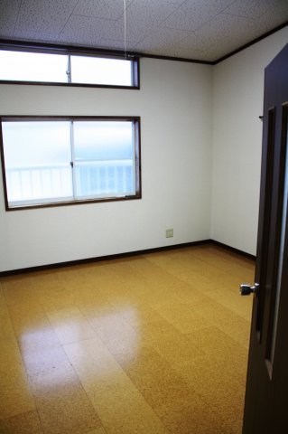 居室・リビング　明るい洋室です