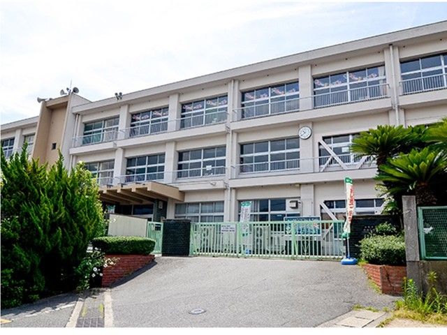 小学校　赤崎小学校（小学校）まで750m