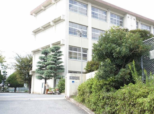 中学校　福岡市立梅林中学校（中学校）まで1262m