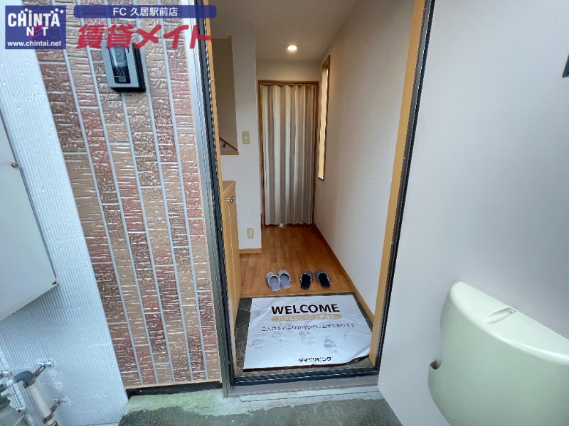 玄関　※同物件別部屋のお写真です。