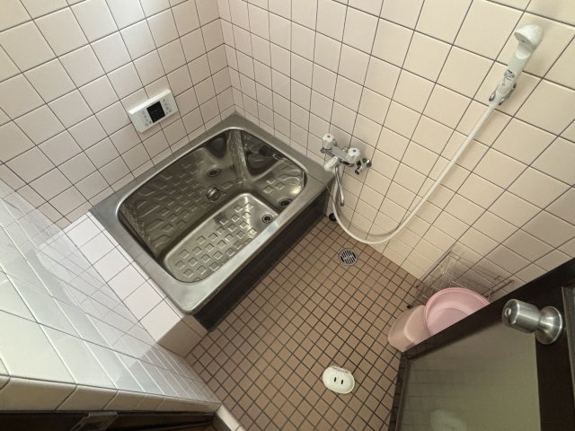 バス・シャワールーム　落ち着いた空間のお風呂です