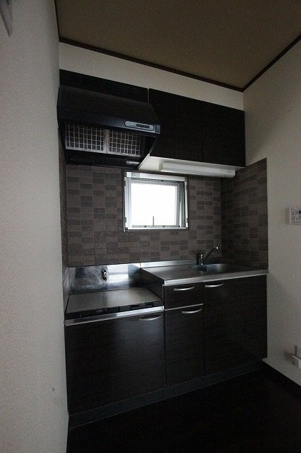 キッチン　同物件、別号室のものです。