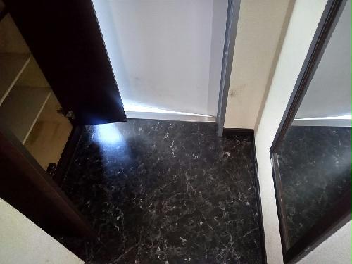 玄関　大型シューズボックス、傘立て、姿見付き